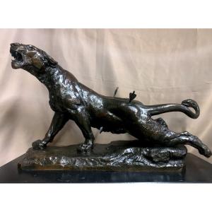 Large Bronze Sculpture (92 Cm) Of A Wounded Lioness, By Charles Valton.