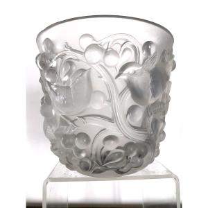 René Lalique vase " Avallon " en verre blanc moulé-préssé