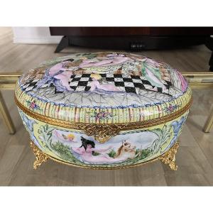 Grande boîte coffret en porcelaine signée Denys