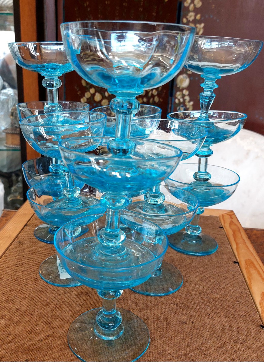 12 Coupes champagnes bleues XIXéme
