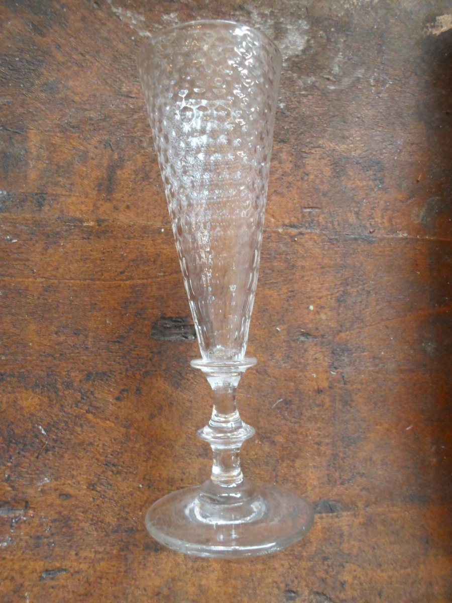 Following 10 Flutes "grain Of Rice" Crystal Nineteenth