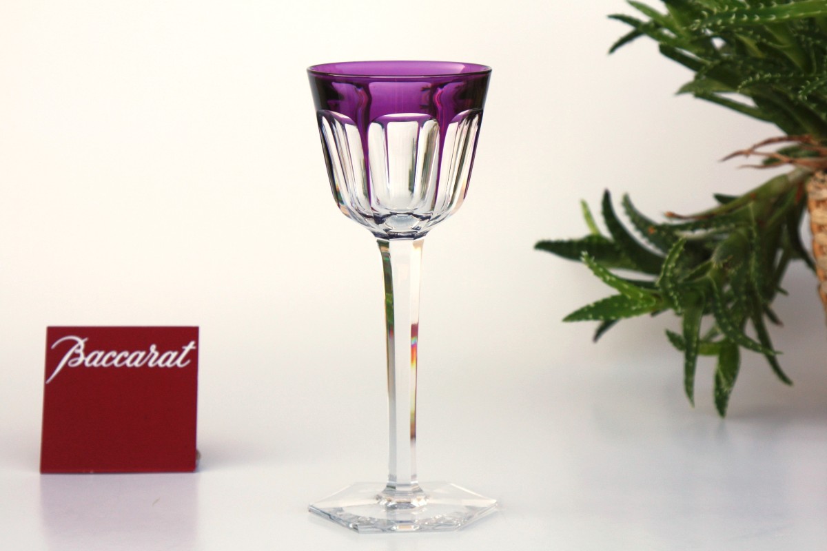 Verre à vin du Rhin en cristal de Baccarat modèle Harcourt violet