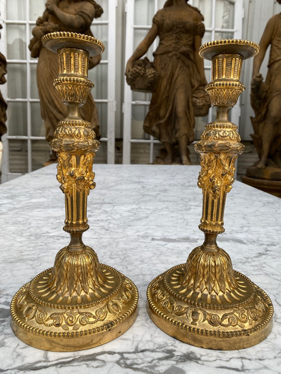Paire De Bougeoirs / Flambeaux De Style Louis XVI En Bronze Doré, époque 19ème -photo-1