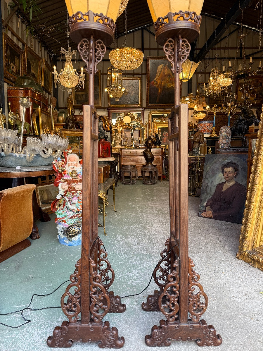 Paire de lampadaires asiatiques en bois exotique sculpté, Chine XXème-photo-5