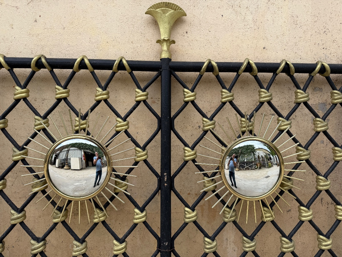 Paire de miroirs sorcière en laiton et métal doré XXème siècle -photo-2
