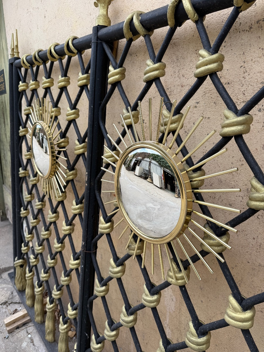 Paire de miroirs sorcière en laiton et métal doré XXème siècle -photo-2