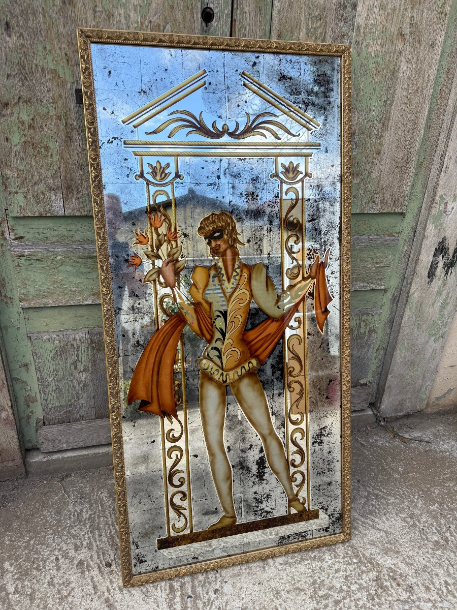 Miroir églomisé rectangulaire, décor d’un personnage de la comedia dell’arte XXème siècle -photo-1