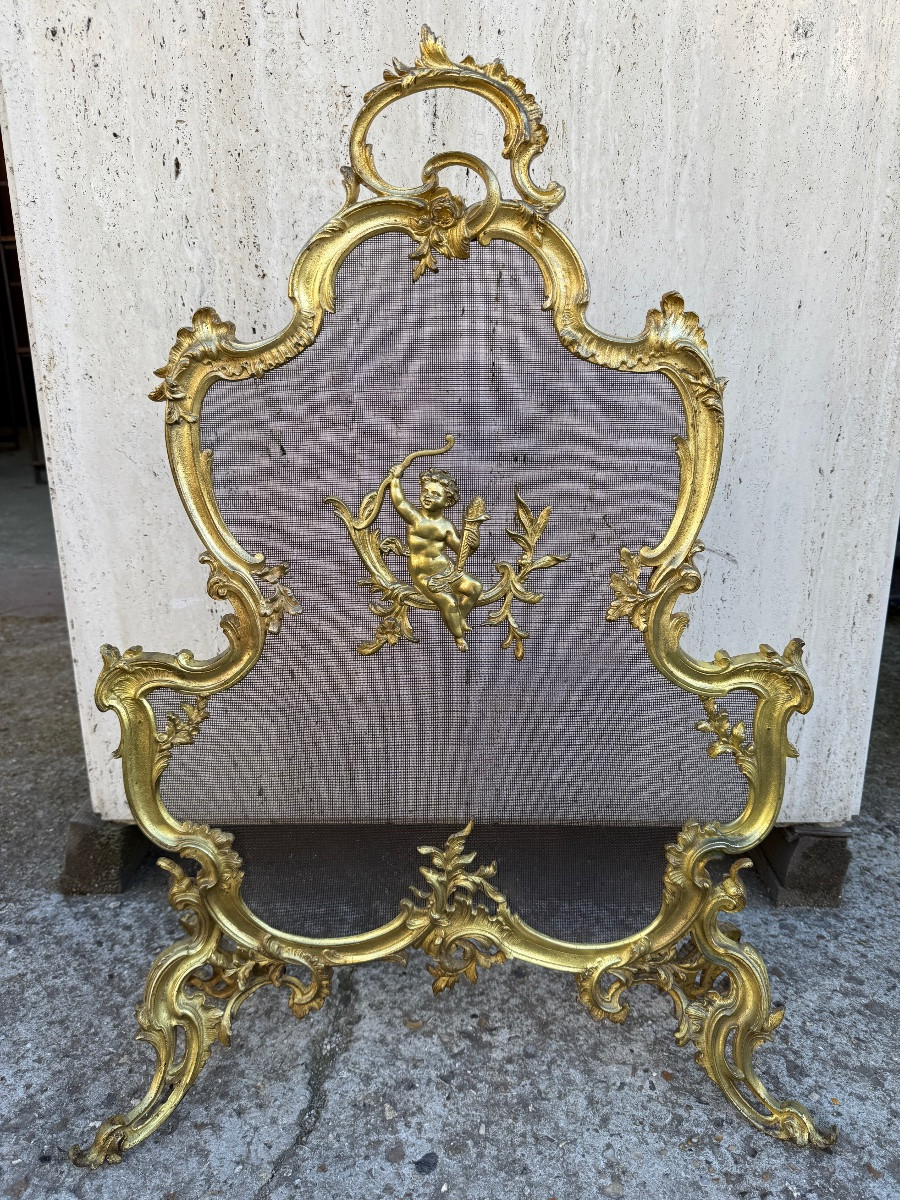 Pare feu de style Louis XV rocaille, en bronze doré,  époque XIXème, décor d’angelot-photo-1