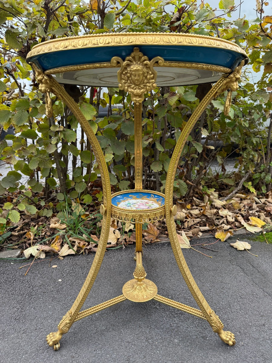Guéridon de style Louis XVI en bronze doré et plat en porcelaine dans le goût de Sèvres -photo-2