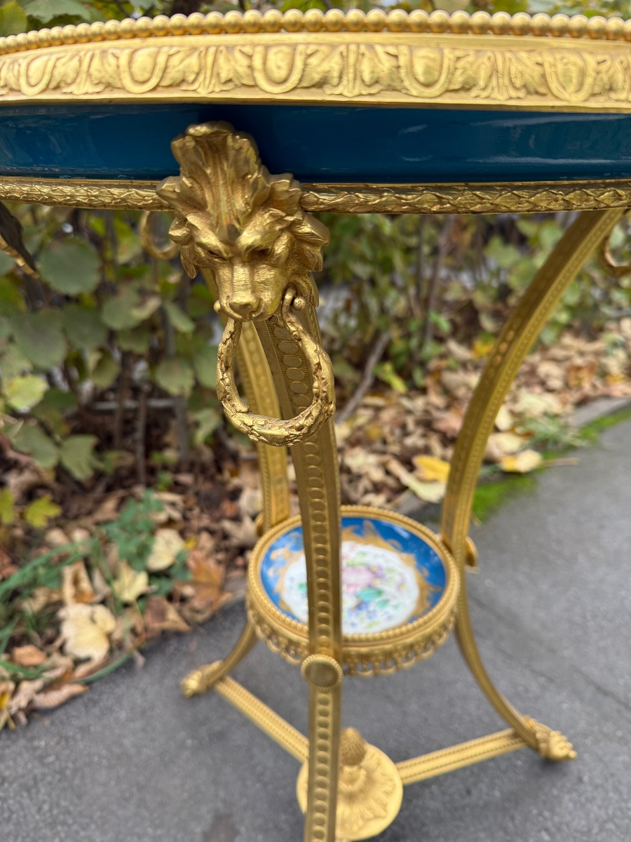 Guéridon de style Louis XVI en bronze doré et plat en porcelaine dans le goût de Sèvres -photo-3