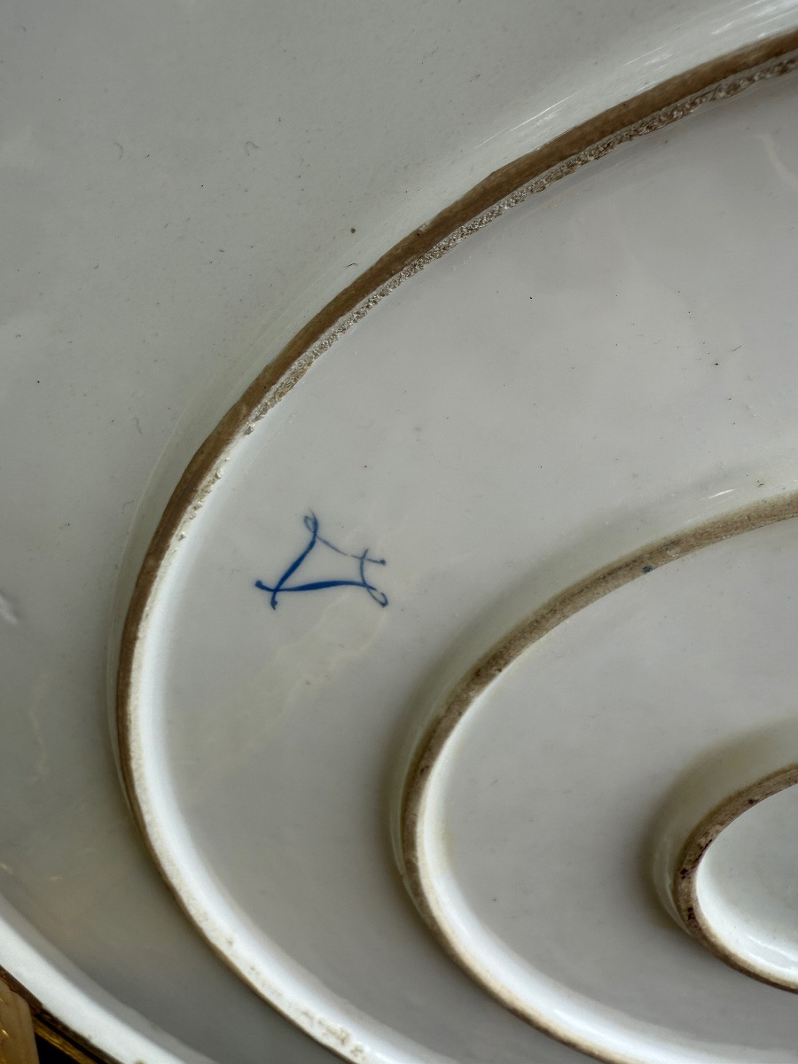 Guéridon de style Louis XVI en bronze doré et plat en porcelaine dans le goût de Sèvres -photo-7