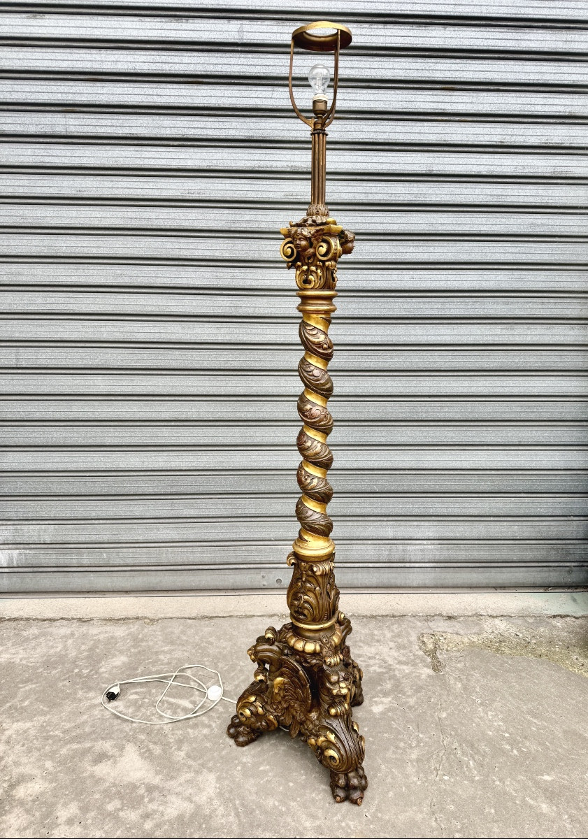 Carved And Gilded Wooden Floor Lamp, Decorated With Griffins, 19th Century. 