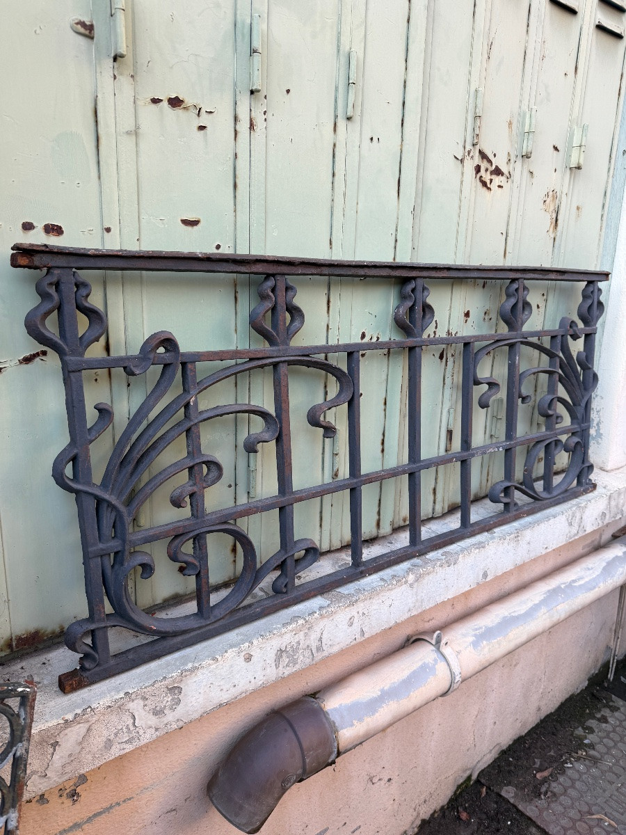 Lot de 15 grilles / appuis de fenêtre / garde corps d’époque art nouveau 1900, style Nouille.-photo-1