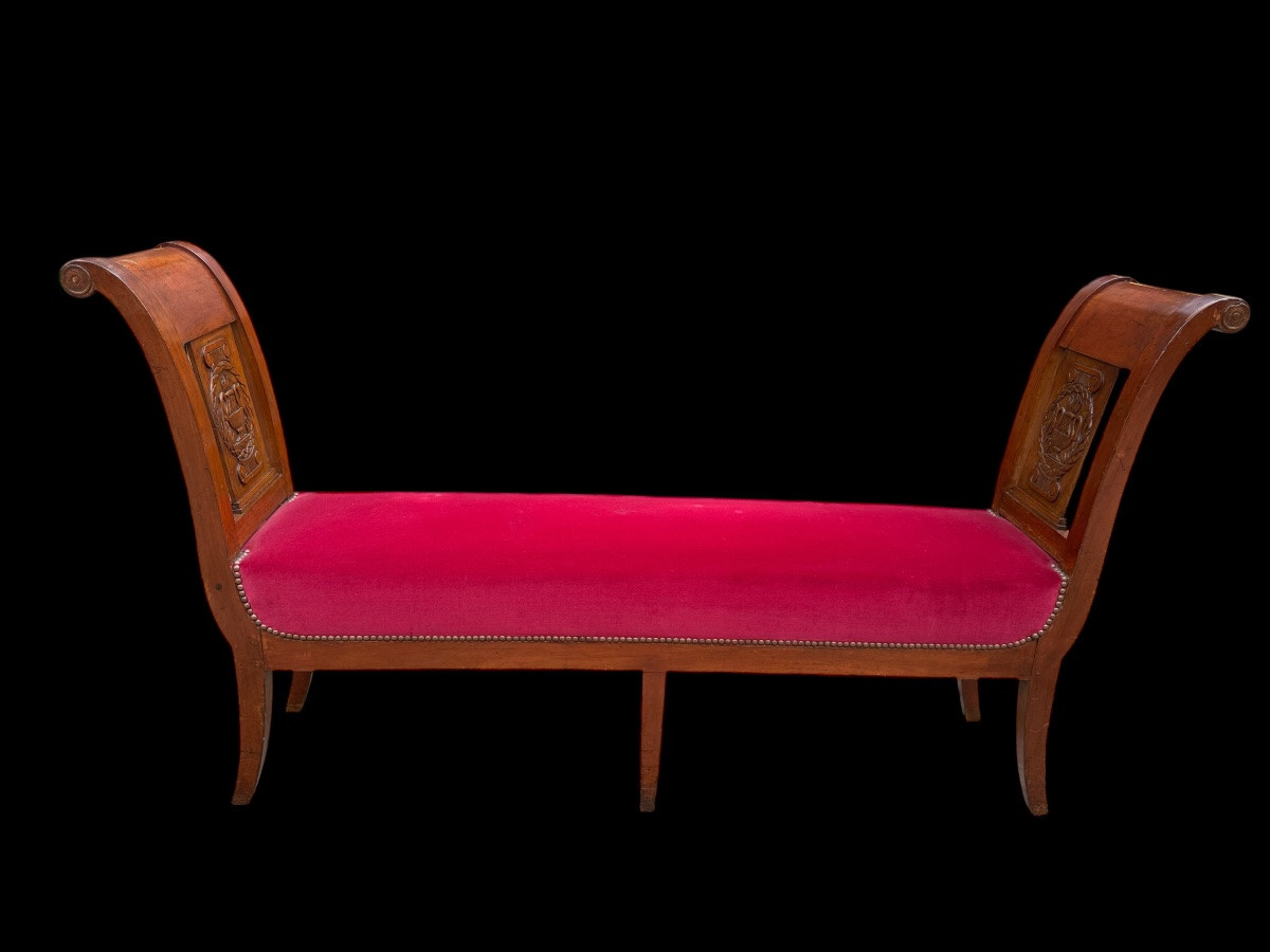 Paire de grandes banquettes de style directoire XIXème, tapissées velours rouge -photo-3