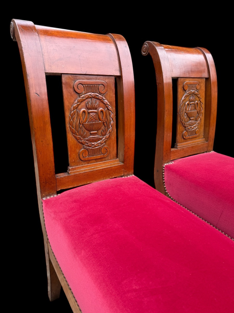 Paire de grandes banquettes de style directoire XIXème, tapissées velours rouge -photo-2