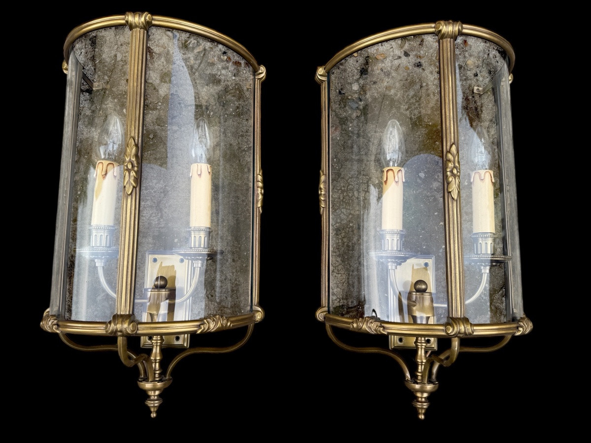 Pair Of Louis XVI Style Wall Sconces Forming Half-lanterns In Bronze And Gilt Brass -photo-2