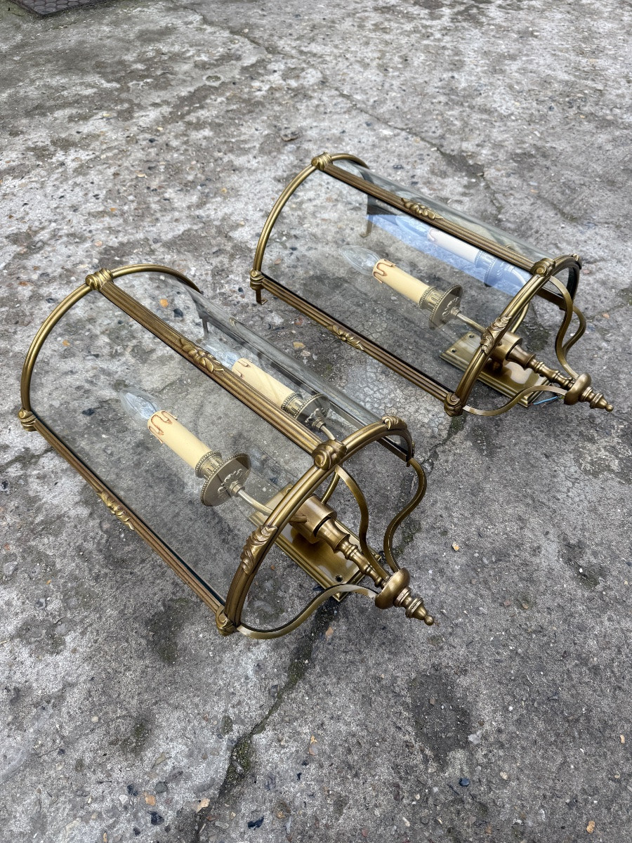 Pair Of Louis XVI Style Wall Sconces Forming Half-lanterns In Bronze And Gilt Brass -photo-1