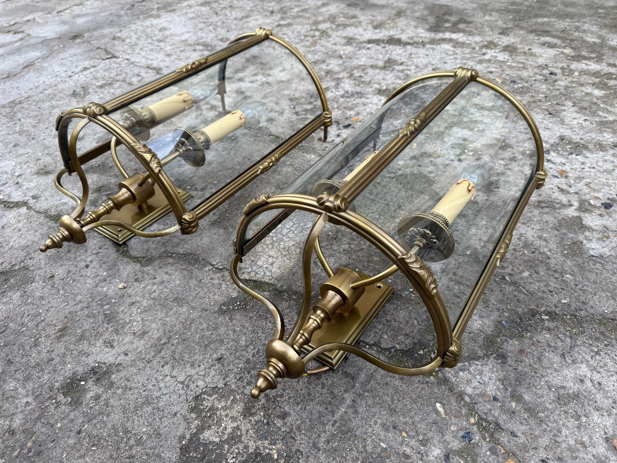 Pair Of Louis XVI Style Wall Sconces Forming Half-lanterns In Bronze And Gilt Brass -photo-3