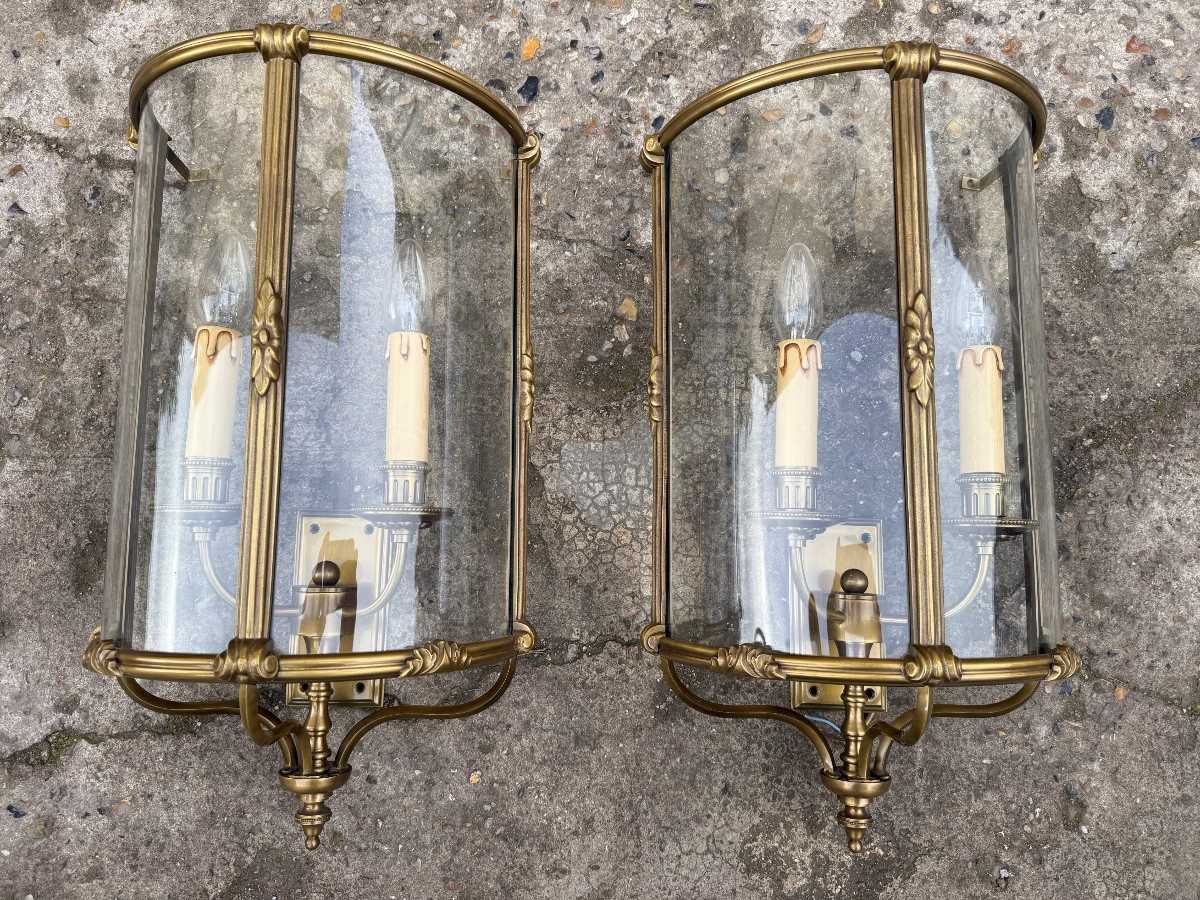 Pair Of Louis XVI Style Wall Sconces Forming Half-lanterns In Bronze And Gilt Brass -photo-5