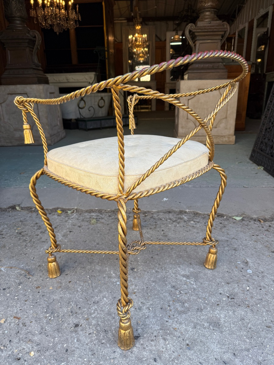 Fauteuil en métal torsadé vers 1950, décor de pompons, passementerie -photo-4