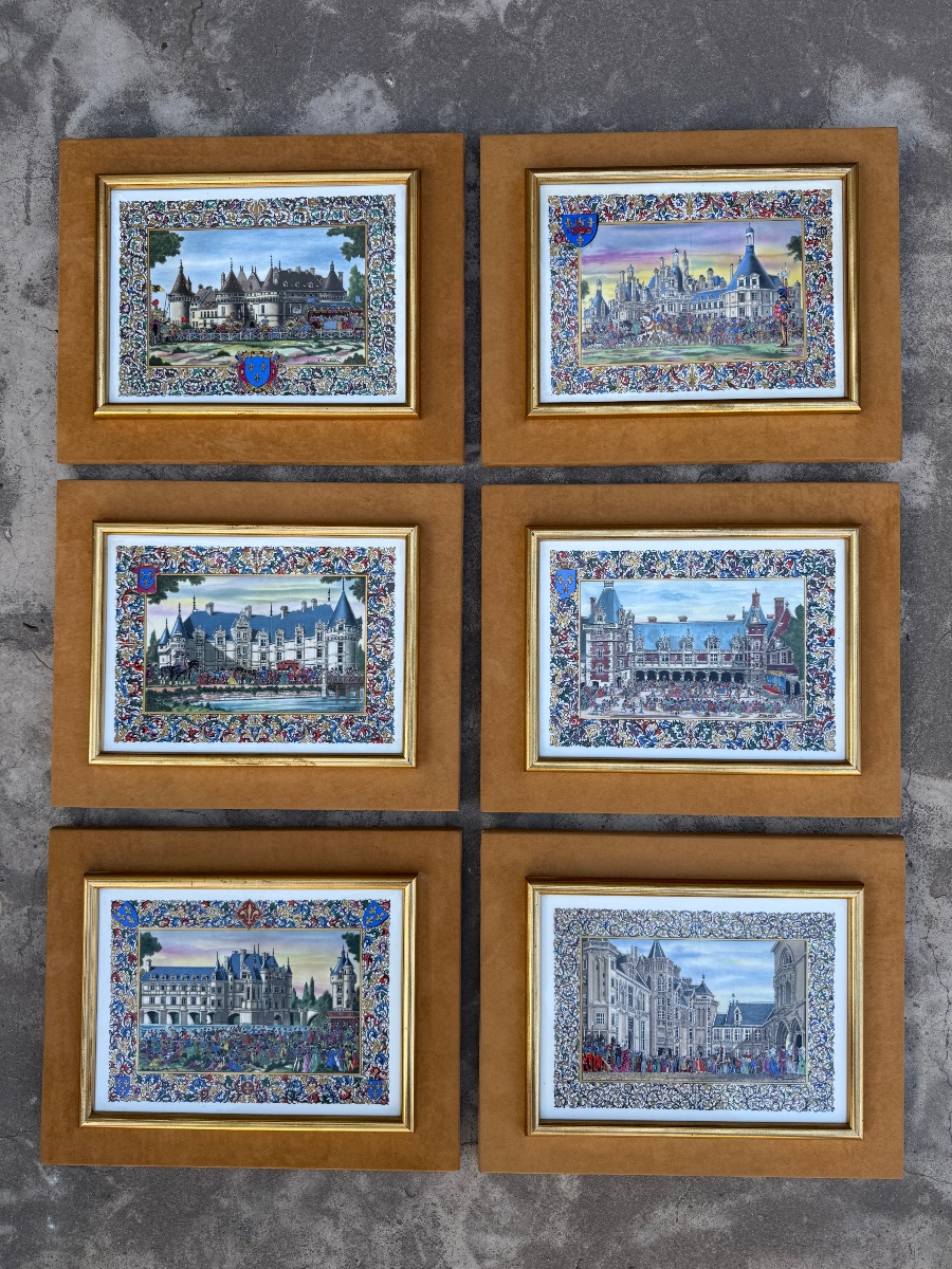Suite de 6 plaques en porcelaine polychrome représentant les châteaux de la Loire 