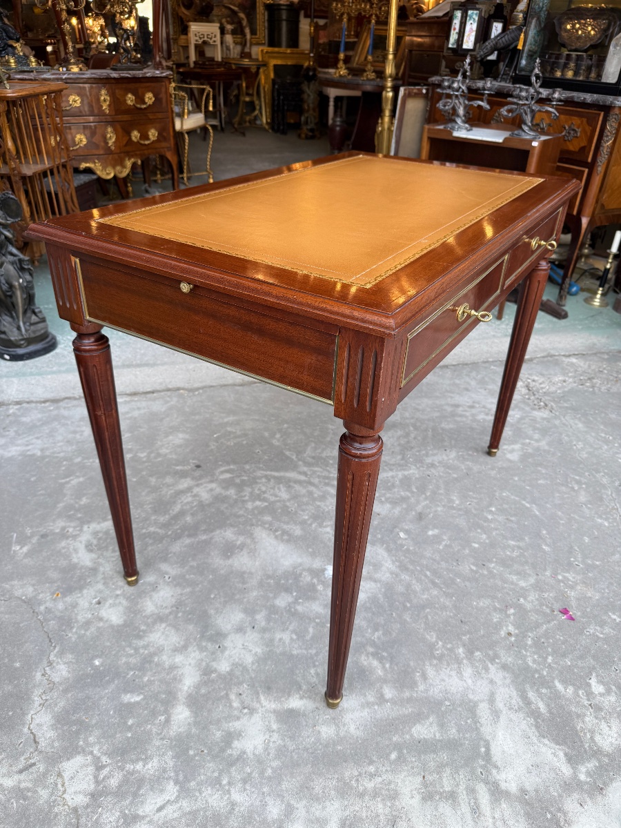 Petit bureau de style Louis XVI en acajou / dessus cuir marron, XXème siècle -photo-2