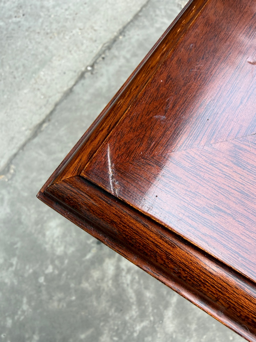 Petit bureau de style Louis XVI en acajou / dessus cuir marron, XXème siècle -photo-3