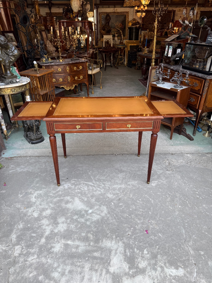 Petit bureau de style Louis XVI en acajou / dessus cuir marron, XXème siècle -photo-6