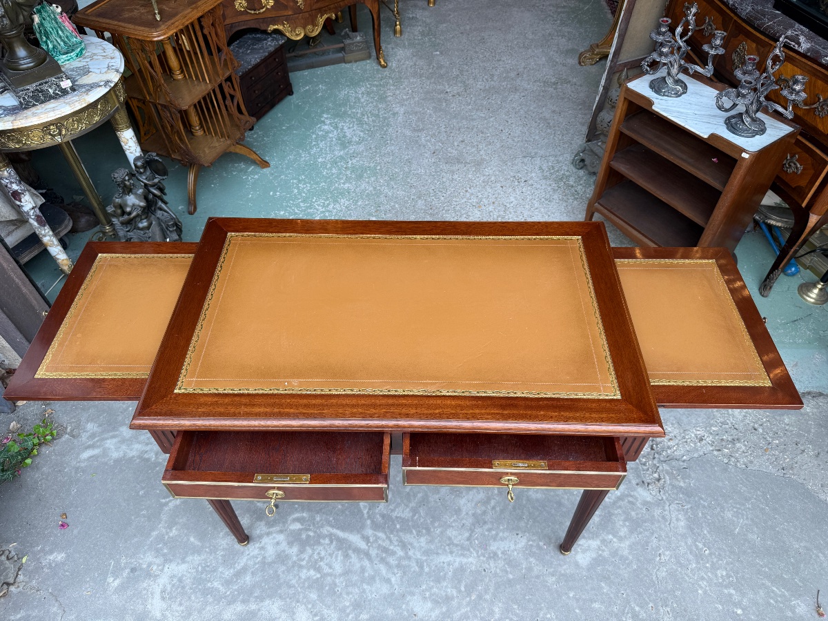 Petit bureau de style Louis XVI en acajou / dessus cuir marron, XXème siècle -photo-7