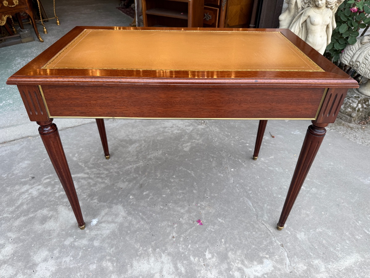 Petit bureau de style Louis XVI en acajou / dessus cuir marron, XXème siècle -photo-5