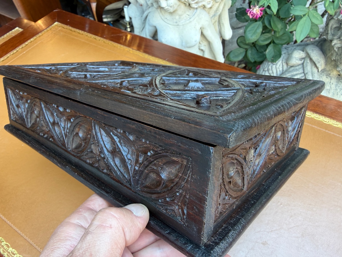Gothic-style Box Or Case Made Of Carved Oak, Late 19th Century -photo-1