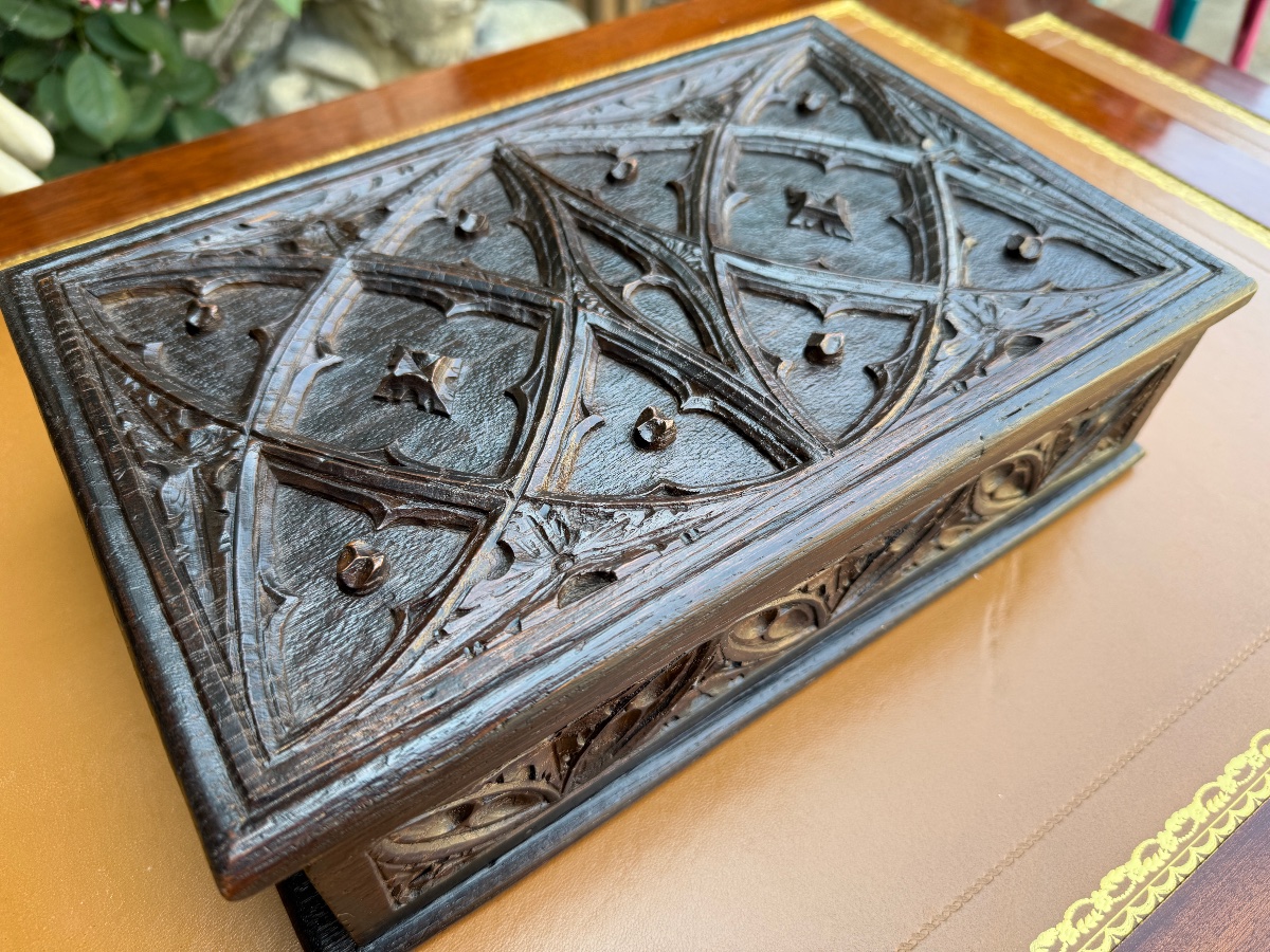 Gothic-style Box Or Case Made Of Carved Oak, Late 19th Century -photo-2
