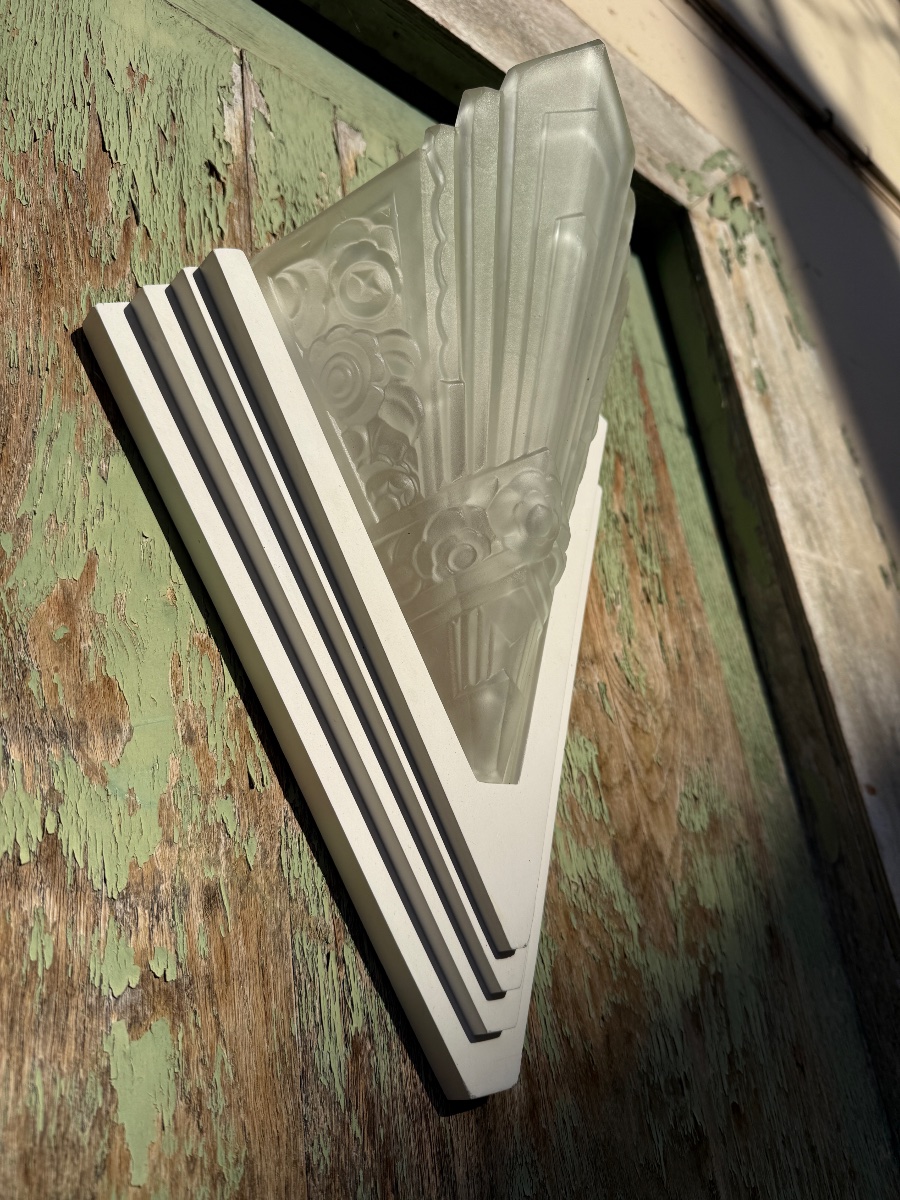 8 Art Deco-style Wall Sconces Made Of Molded Glass From The 20th Century -photo-3