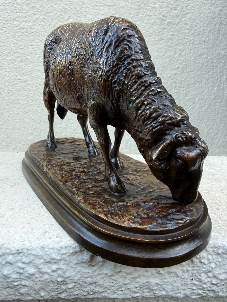Mouton broutant, Bronze à patine mordoré, signé Rosa Bonheur (1822-1899)-photo-1