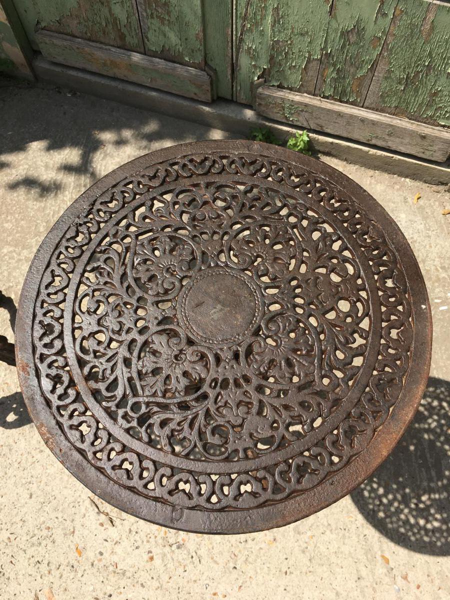 Paire De Guéridons De Jardin Tripode En Fonte -photo-3