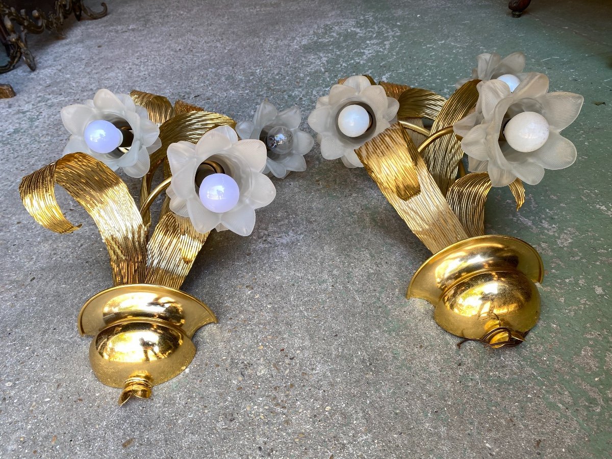 Pair Of Golden Metal Sconces Decorated With Foliage And Glass Flowers-photo-3