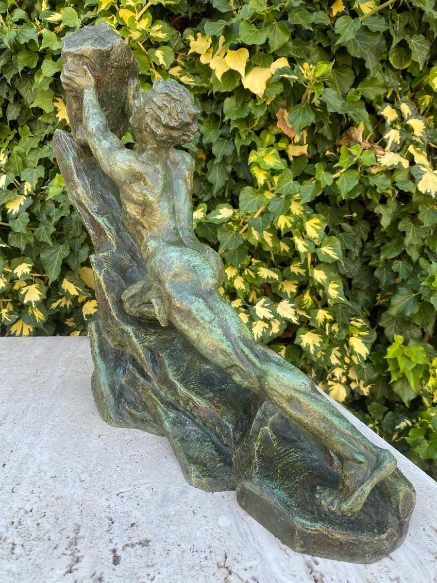 Art Deco Sculpture In Bronze With Green Patina, The Man With The Stone Signed Ouline-photo-2