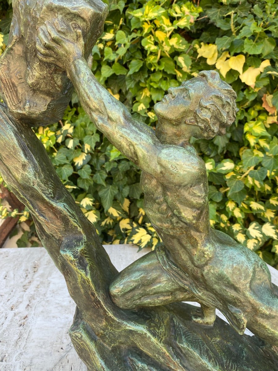 Art Deco Sculpture In Bronze With Green Patina, The Man With The Stone Signed Ouline-photo-3