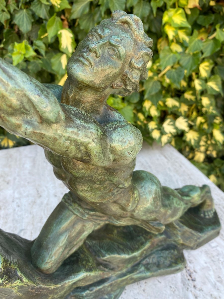 Art Deco Sculpture In Bronze With Green Patina, The Man With The Stone Signed Ouline-photo-2