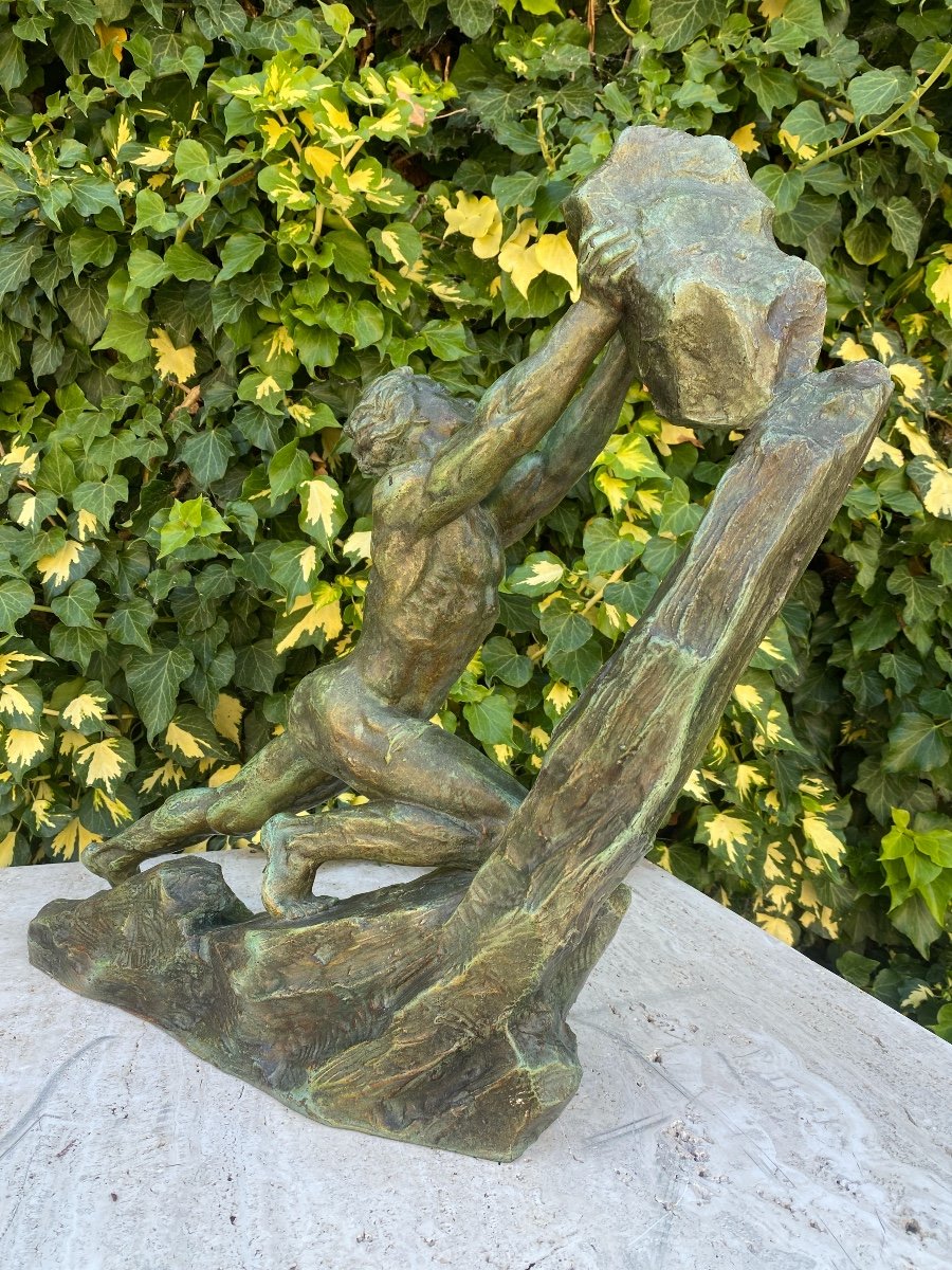 Art Deco Sculpture In Bronze With Green Patina, The Man With The Stone Signed Ouline-photo-3