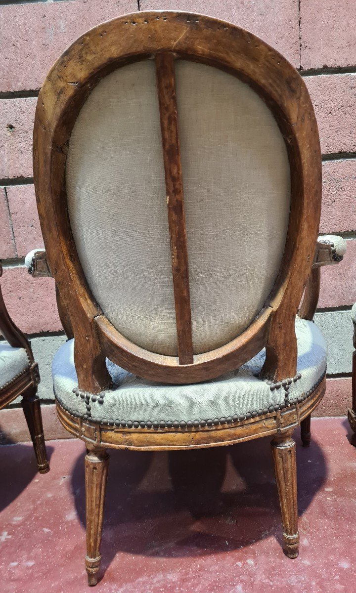 3 Fauteuils Medaillon et 1 Chaise XVIII eme-photo-5