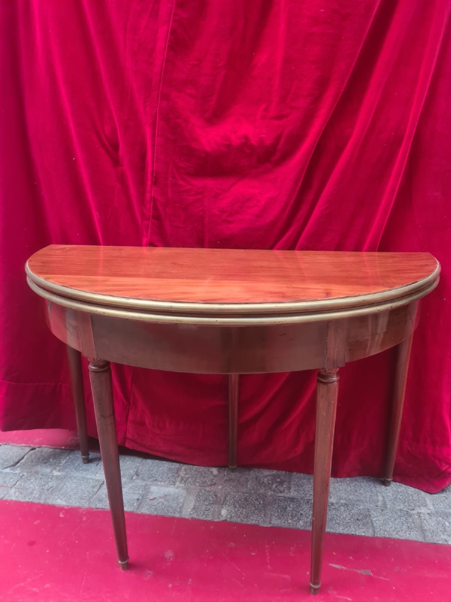  Table de jeux demie-lune vernie en acajou massif de style Louis XVI