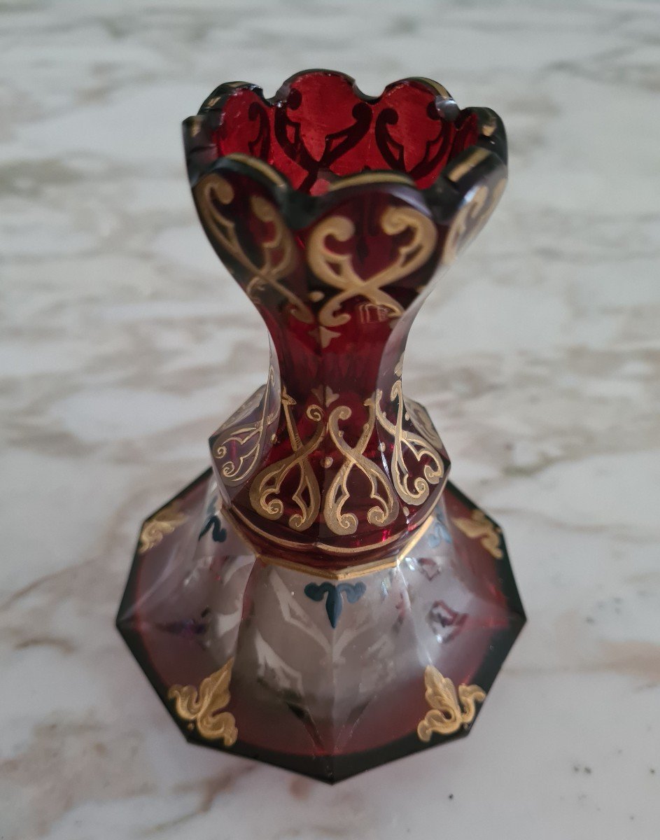 Vase Néo Gothique Cristal Rouge XIX Eme