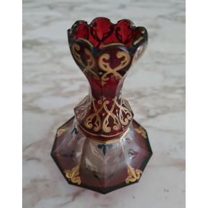 Vase Néo Gothique Cristal Rouge XIX Eme