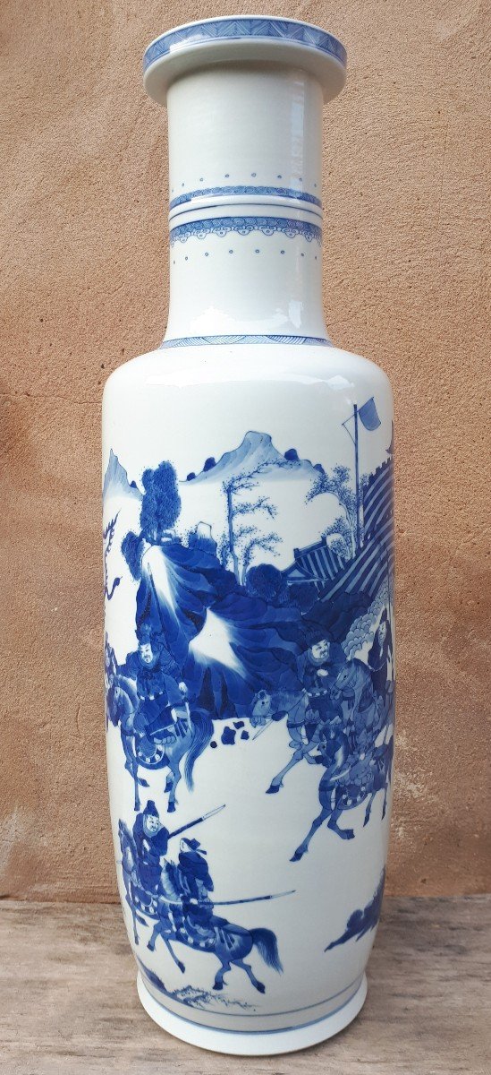 Important Vase Chinois En Porcelaine Bleu Blanc, Chine Fin De La Dynastie Qing