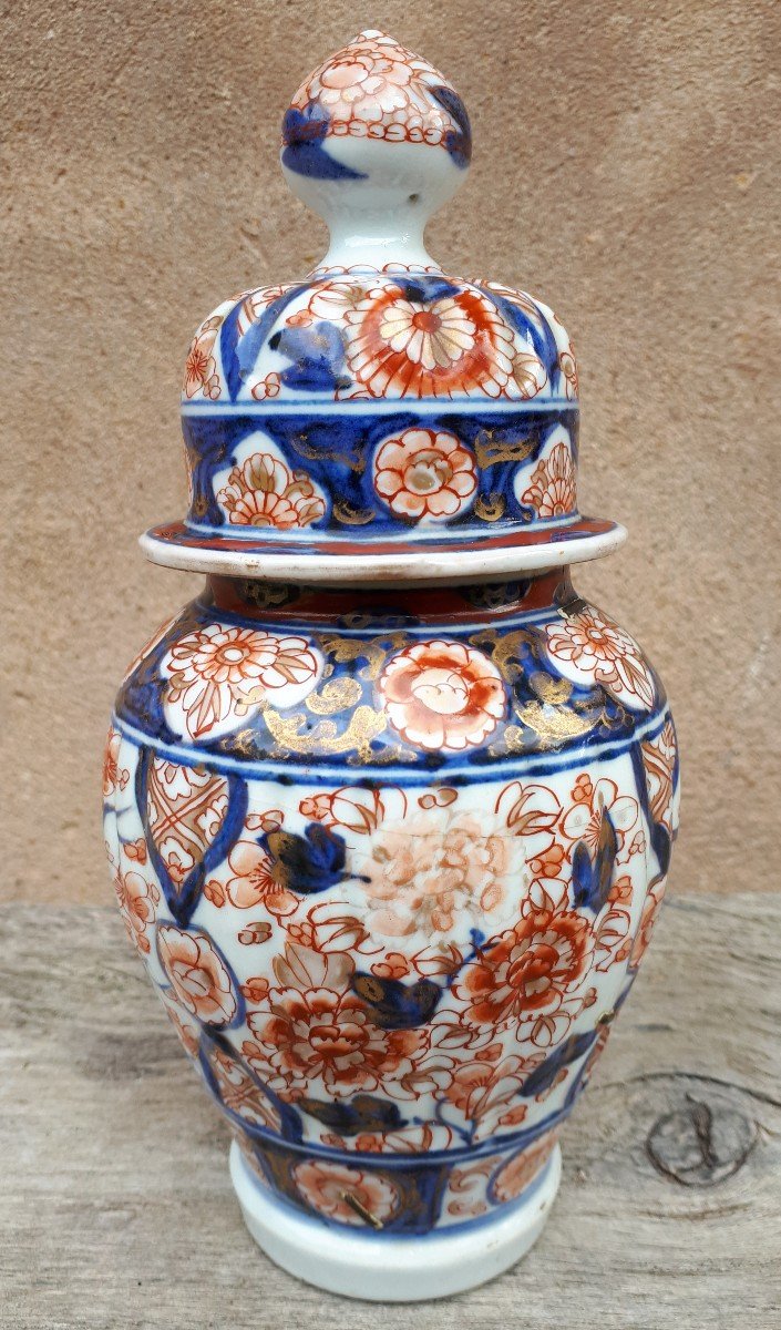 Vase Couvert Japonais En Porcelaine d'Arita à Décor Imari, Japon époque d'Edo-photo-2
