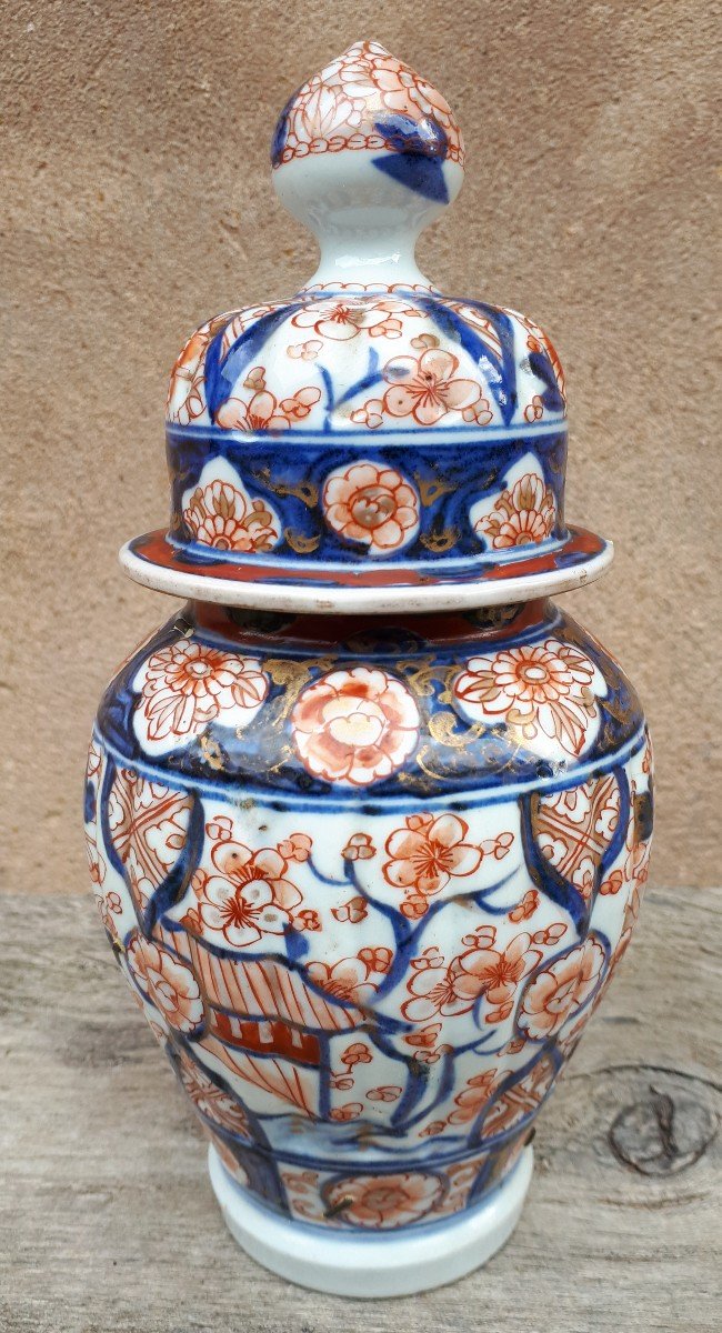 Vase Couvert Japonais En Porcelaine d'Arita à Décor Imari, Japon époque d'Edo
