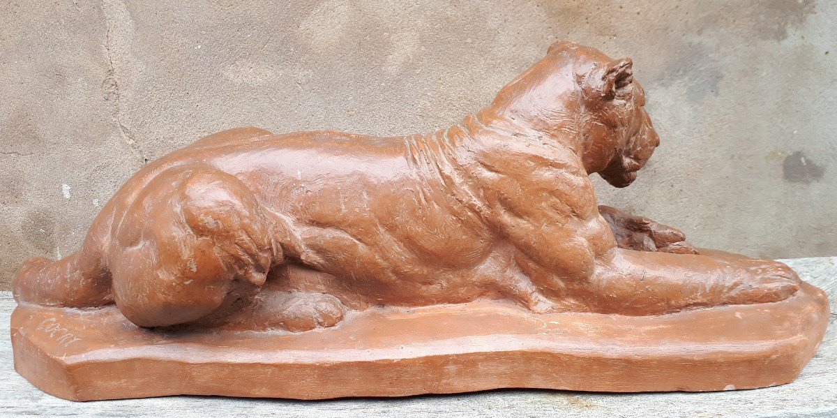 Sculpture d'Une Lionne Allongée, Par Cocry (édition  Martel)-photo-1