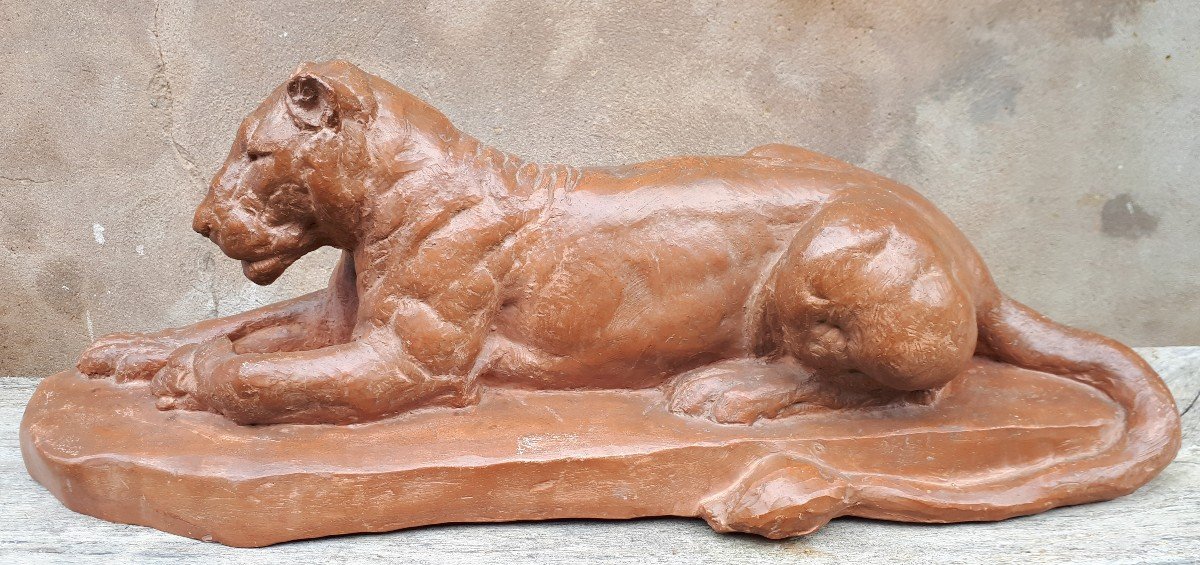 Sculpture d'Une Lionne Allongée, Par Cocry (édition  Martel)