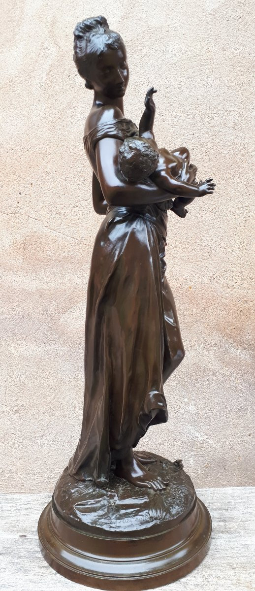 Sculpture En Bronze d'une mère portant son enfant, par Auguste Moreau-photo-1